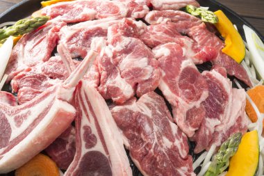 Lezzetli kuzu eti ve cook fırında