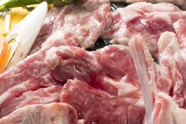 Lezzetli kuzu eti ve cook fırında