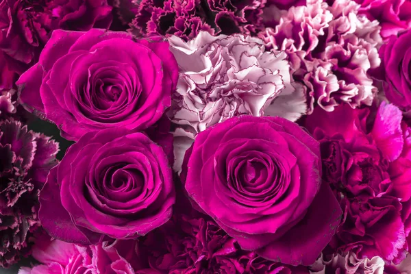 Un mur fait de belles fleurs de rose — Photo