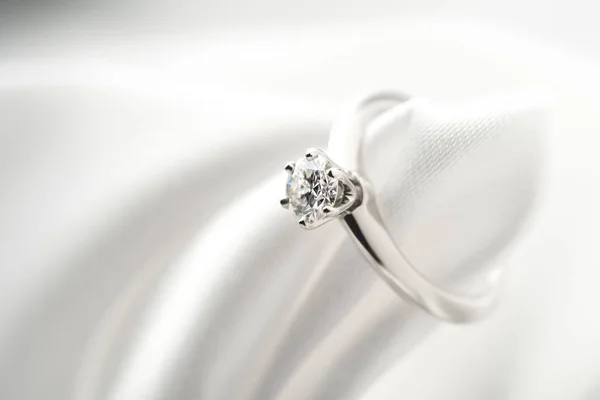 Mooie diamant trouwring — Stockfoto