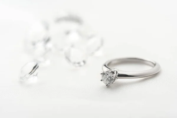 아름 다운 다이아몬드 결혼 반지 — 스톡 사진