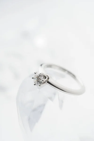 아름 다운 다이아몬드 결혼 반지 — 스톡 사진