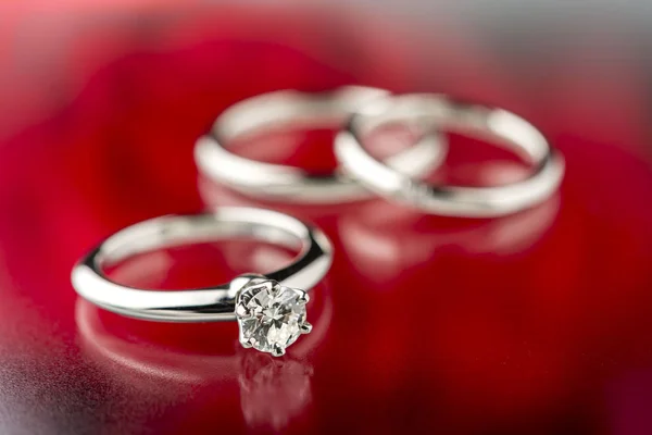 Beautiful diamond wedding ring — Stock Photo, Image