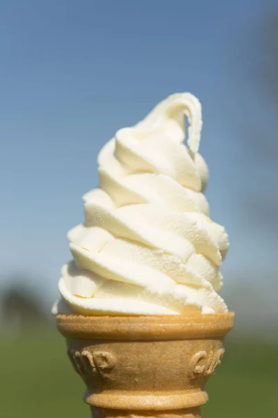 Crema de leche con mucha leche fresca — Foto de Stock