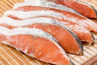 Somon yemek kolay boyutuna kesme