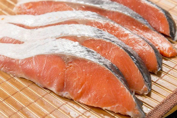 Somon yemek kolay boyutuna kesme