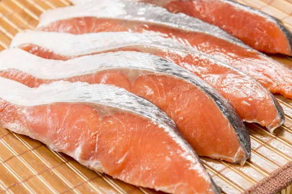 Somon yemek kolay boyutuna kesme