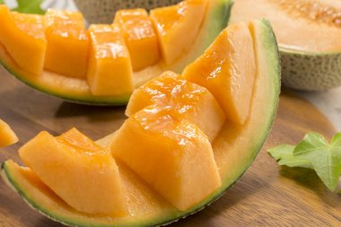 Lezzetli kavunları çiftçiler tarafından kaldırdı tarımı