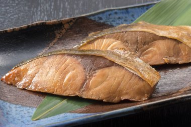 Haşlanmış balık yemekleri taze balık Japonya ile yapılan