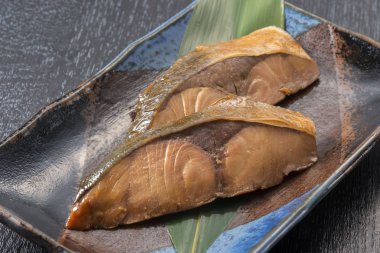 Haşlanmış balık yemekleri taze balık Japonya ile yapılan