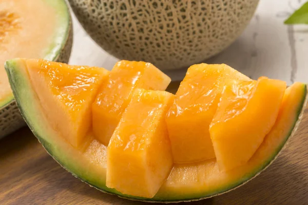 Lezzetli kavunları çiftçiler tarafından kaldırdı tarımı