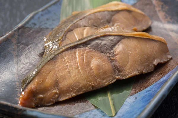 日本用新鲜鱼制作的煮鱼菜肴 — 图库照片