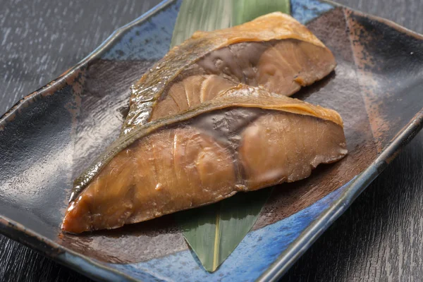 Haşlanmış balık yemekleri taze balık Japonya ile yapılan