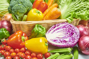 Taze ve lezzetli besleyici sebzeler.