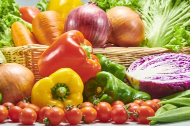 Taze ve lezzetli besleyici sebzeler.