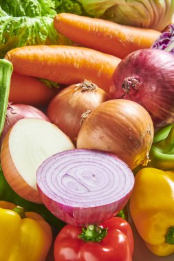 Taze ve lezzetli besleyici sebzeler.