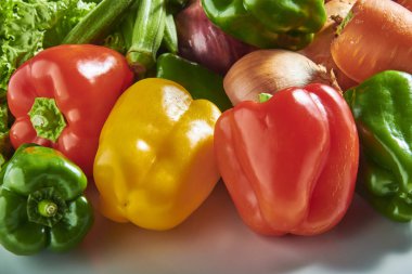 Taze ve lezzetli besleyici sebzeler.