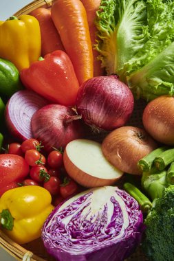 Taze ve lezzetli besleyici sebzeler.