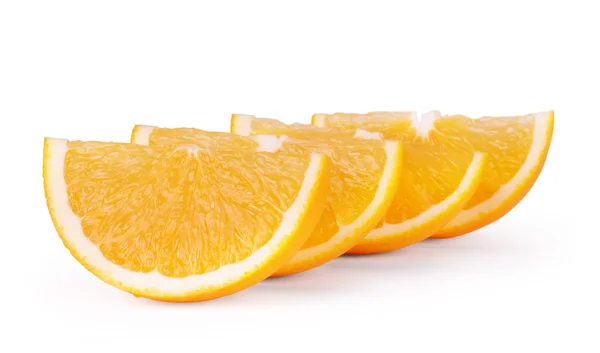 하얀 배경에 분리되어 있는 오렌지 열매 조각. — 스톡 사진