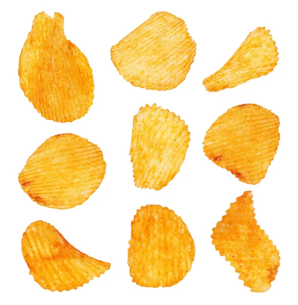 Kartoffelchips in der Luft auf einem isolierten weißen Hintergrund — Stockfoto