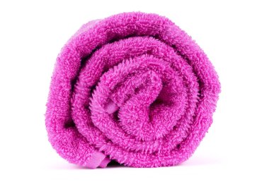 pembe havlu üzerinde beyaz izole kadar haddelenmiş