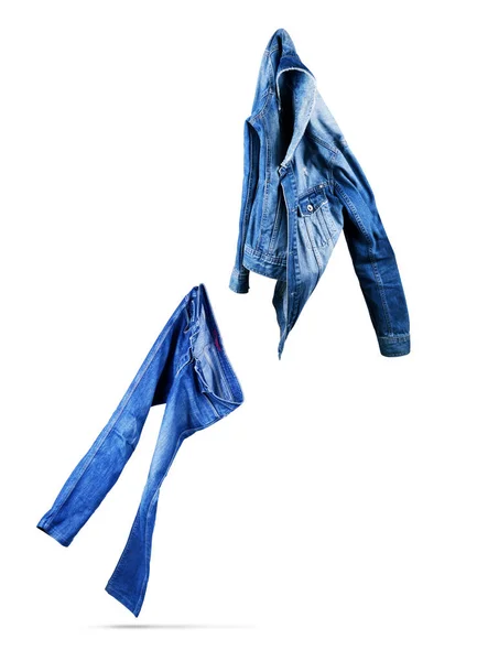 Jeans e giacca senza uomo su sfondo bianco — Foto Stock