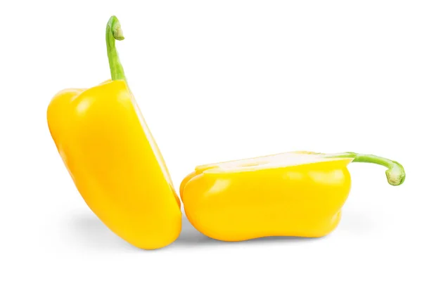 Paprika jaune frais isolé sur fond blanc — Photo