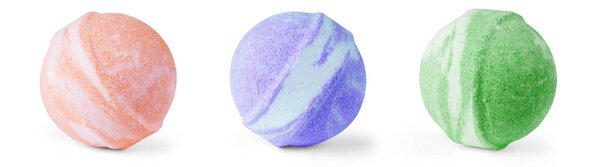 Одна бомба для ванны, изолированная на белом фоне
