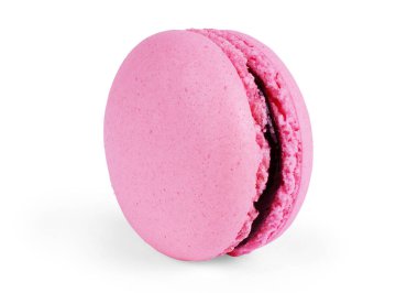 Pasta macaron veya acıbadem kurabiyesi izole beyaz zemin üzerine tatlı ve