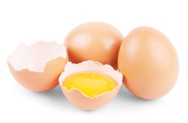 Tek kahverengi tavuk yumurtası beyaza izole edilmiş.