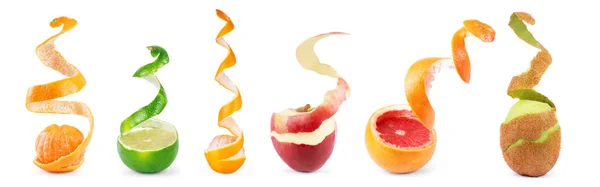 Laranja, tangerina, kiwi, toranja, lima e maçã, sobre um isolado — Fotografia de Stock
