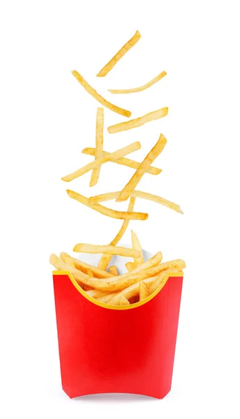 Pommes Frites fliegen in einen roten Karton auf weißem Hintergrund — Stockfoto