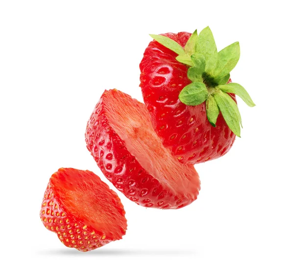 Căpșuni tăiate perfect curățate izolate pe spatele alb — Fotografie, imagine de stoc