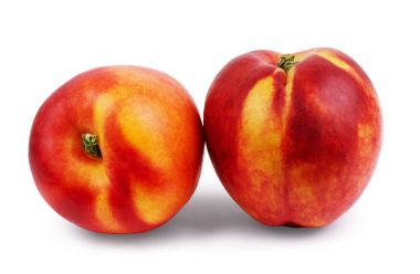 Beyaz arka plan üzerinde izole nektarin meyve.