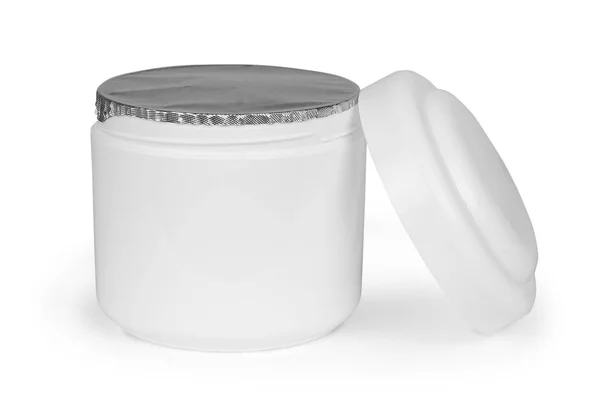 圆形包装的奶油。罐子里的奶油孤立在白色背景 — 图库照片