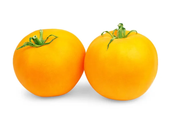 Желтый томатный чили с капельками на белом фоне — стоковое фото
