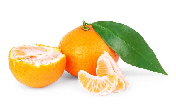 Tangerine of mandarin fruit geïsoleerd op witte achtergrond knipsel — Stockfoto