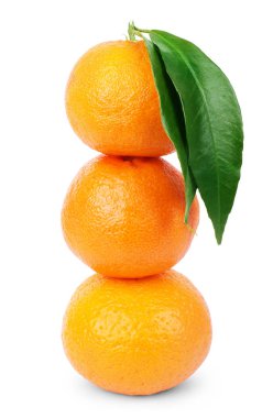 mandalina veya mandalina meyve üzerinde beyaz bir arka plan kesme izole