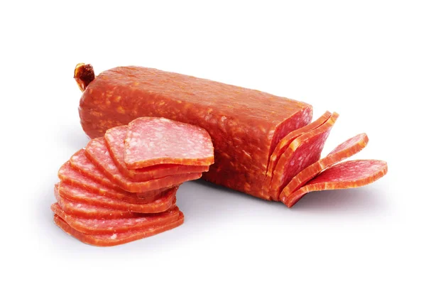 Salame affumicato salsiccia, foglie di basilico e grani di pepe isolati su — Foto Stock