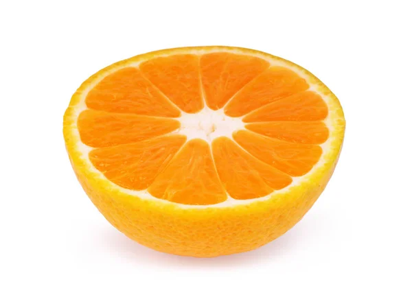 Perfekt retuschierte Orangenscheiben isoliert auf dem weißen Hintergrund — Stockfoto