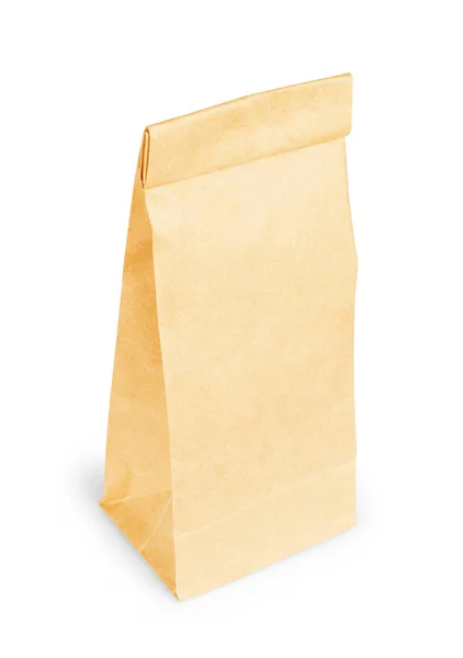 Paquete ecológico de papel marrón sobre fondo blanco —  Fotos de Stock