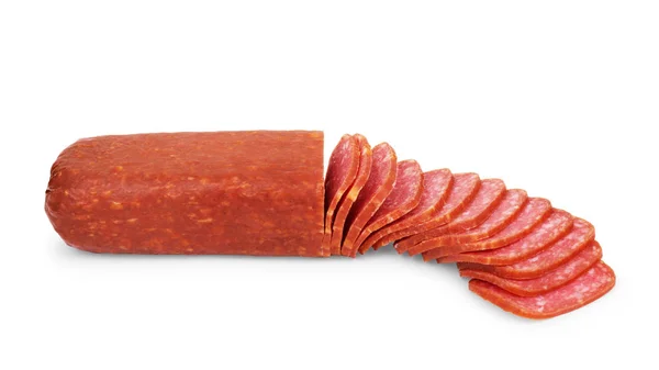 Salame di salsiccia con fette sottili su sfondo bianco — Foto Stock