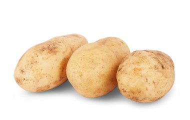 Beyaz zemin üzerinde üç büyük, genç patates