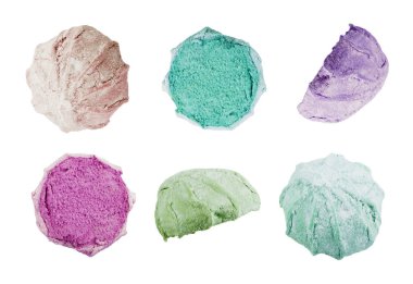 Beyaz arkaplanda yarım şekerleme (zephyr)