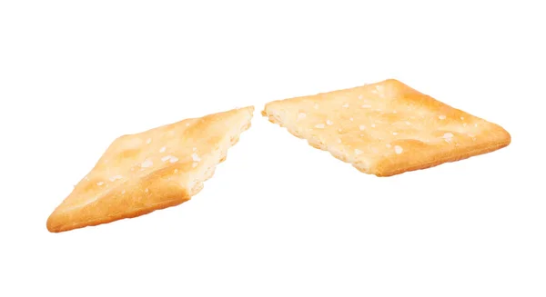 Cracker spezzato in due metà su sfondo bianco — Foto Stock