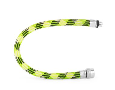 musluklar ve yeşil hortum beyaz zemin üzerinde izole