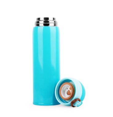 Beyaz arkaplanda güzel bir açık termos