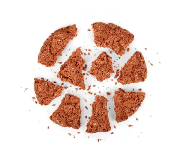 Σπασμένα μπισκότα σοκολάτας με ψίχουλα σε λευκό φόντο — Φωτογραφία Αρχείου