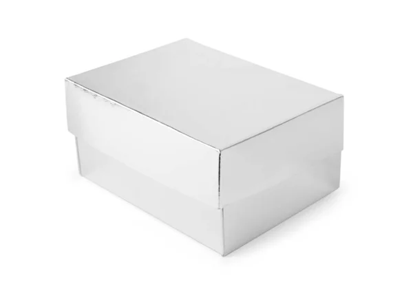 Caja de papel plateado para regalo sobre fondo blanco —  Fotos de Stock