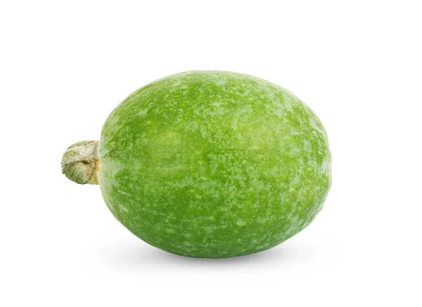 Gröna feijoa frukter isolerad på vit bakgrund. Frukter av feij — Stockfoto
